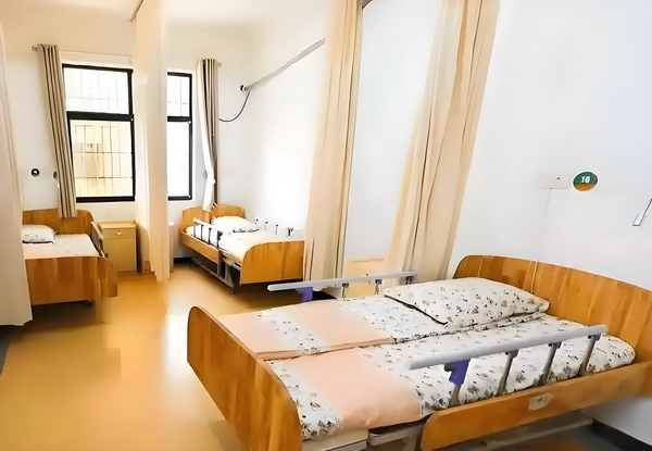 深户入户条件政策_变态男躲女神床下，尺度生猛的日本电影！ 目结语小数不是养老院的费用